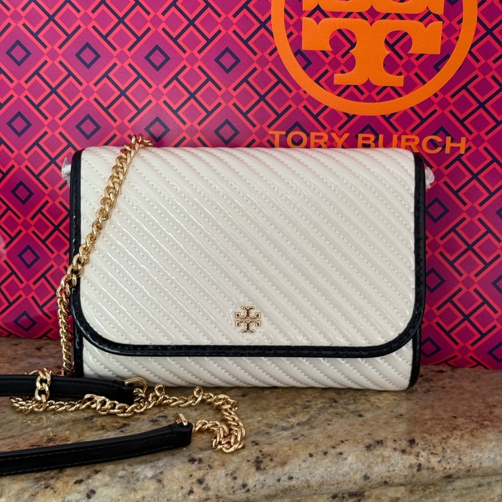 New 475! Emerson Patent Tory Burch light Cream and Black chain wallet crossbody - Picture 7 of 8